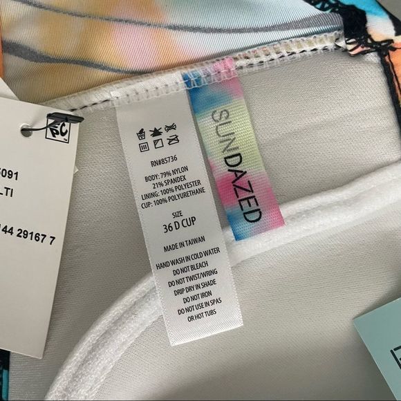 SUNDAZED 💙
Paradise Palm Becky Bra Sized
Bikini Top Paradise Palm 36D - Picture 5 of 9